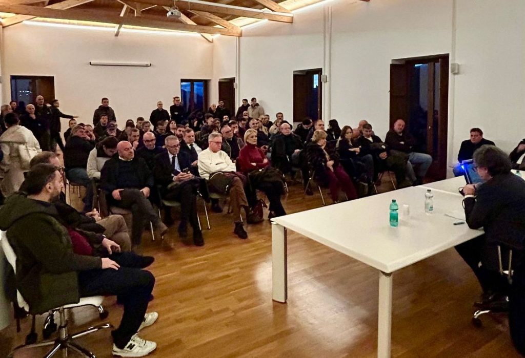 Montemarano: centinaia di amministratori a confronto con Enzo Alaia. Dialogo sui territori e roadmap per le prossime sfide elettorali