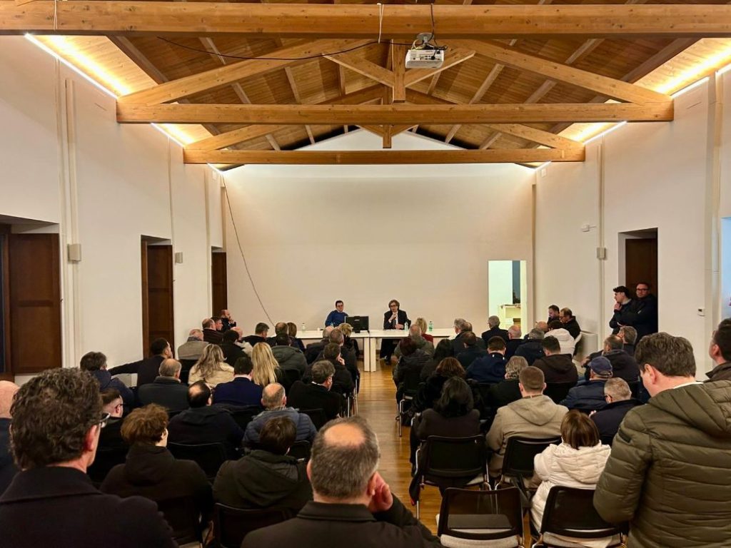 Montemarano: centinaia di amministratori a confronto con Enzo Alaia. Dialogo sui territori e roadmap per le prossime sfide elettorali