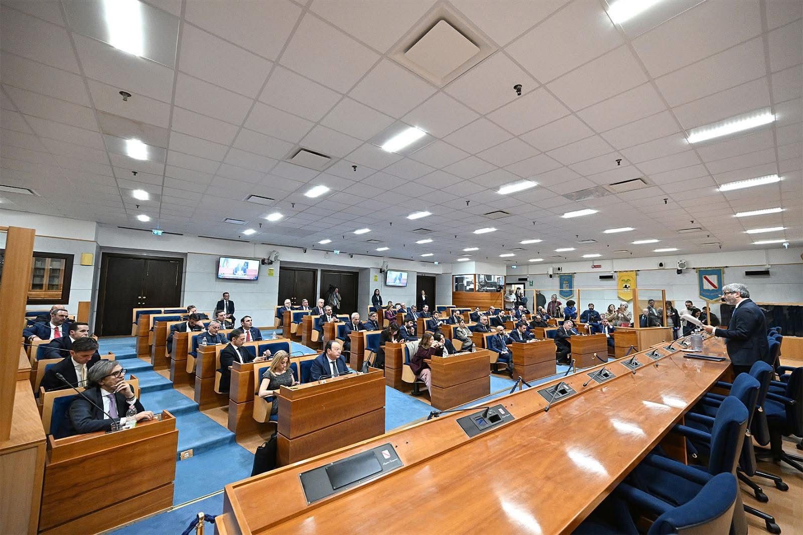 Campania, Fico accelera sul bilancio: «Uscire dall’esercizio provvisorio è una priorità»