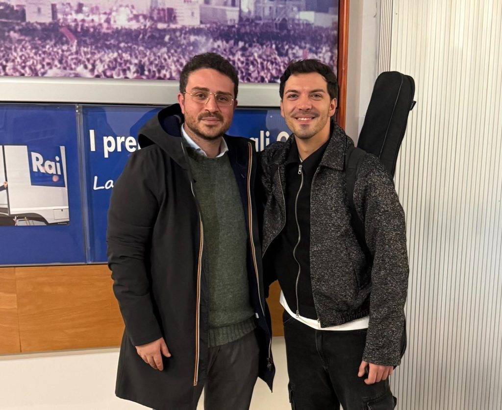 Il cantautore mandamentale Dario Cuomo ospite su Rai 3: l’esperienza a “Allegro ma non troppo”