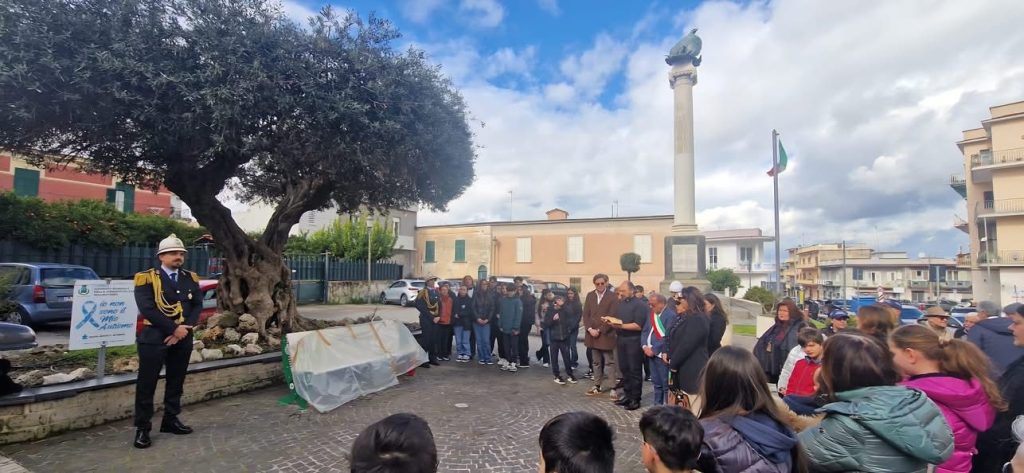 Sant’Anastasia celebra il Giorno del Ricordo: inaugurata la panchina tricolore in memoria delle vittime delle foibe (foto)
