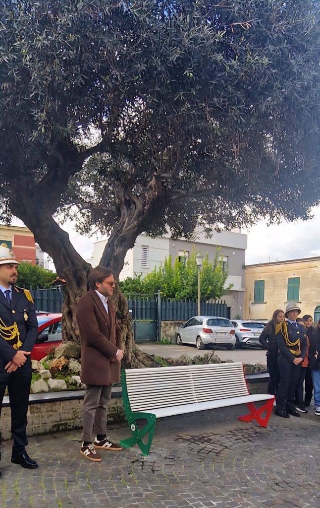 Sant’Anastasia celebra il Giorno del Ricordo: inaugurata la panchina tricolore in memoria delle vittime delle foibe (foto)