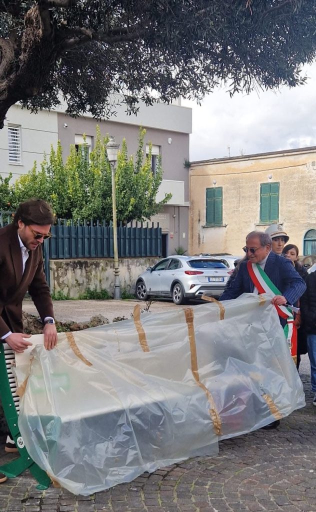 Sant’Anastasia celebra il Giorno del Ricordo: inaugurata la panchina tricolore in memoria delle vittime delle foibe (foto)