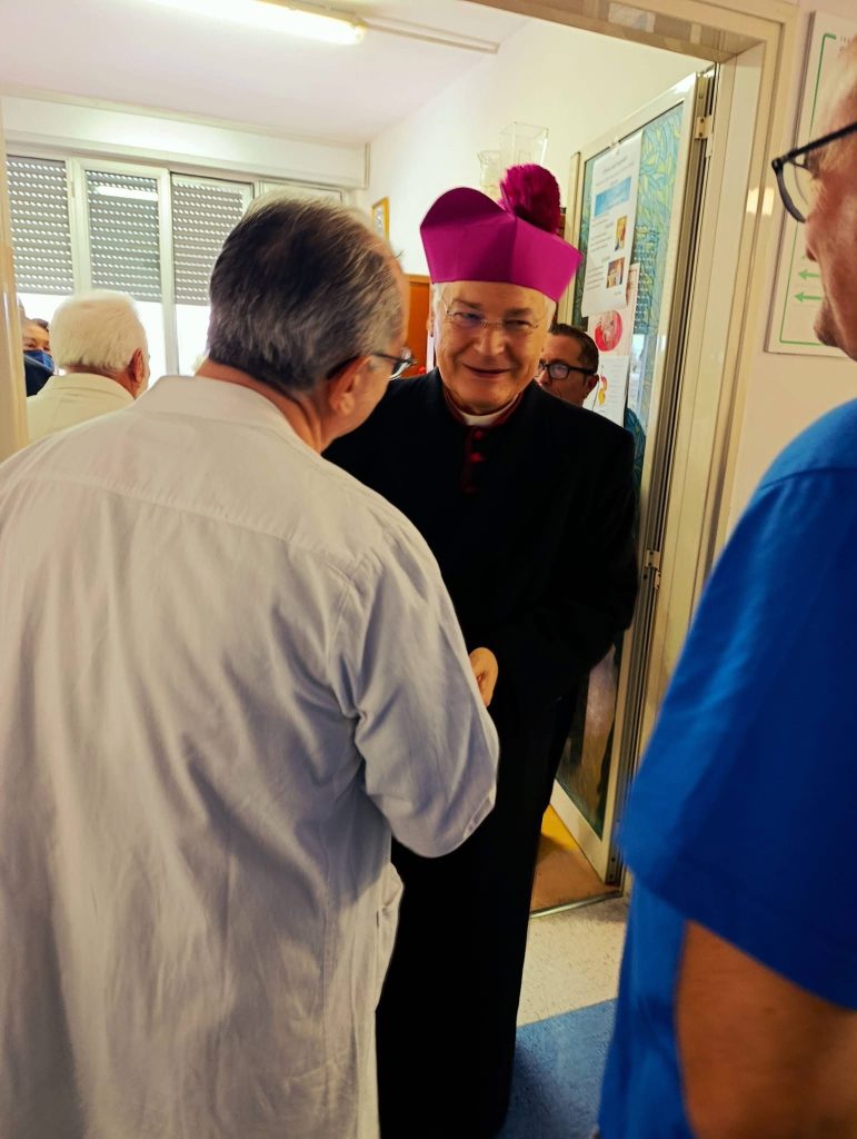 Giornata Mondiale del Malato, visita del Vescovo di Nola ai pazienti ricoverati in ospedale (foto)