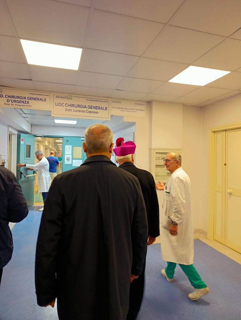 Giornata Mondiale del Malato, visita del Vescovo di Nola ai pazienti ricoverati in ospedale (foto)