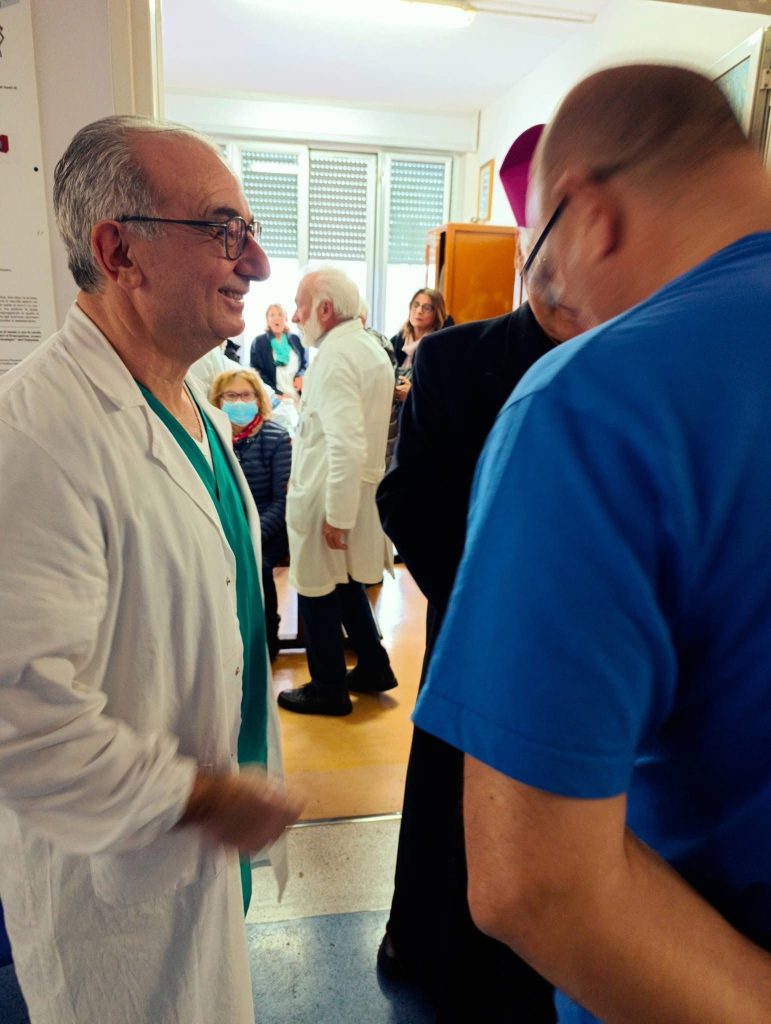 Giornata Mondiale del Malato, visita del Vescovo di Nola ai pazienti ricoverati in ospedale (foto)