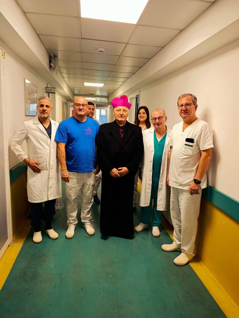 Giornata Mondiale del Malato, visita del Vescovo di Nola ai pazienti ricoverati in ospedale (foto)
