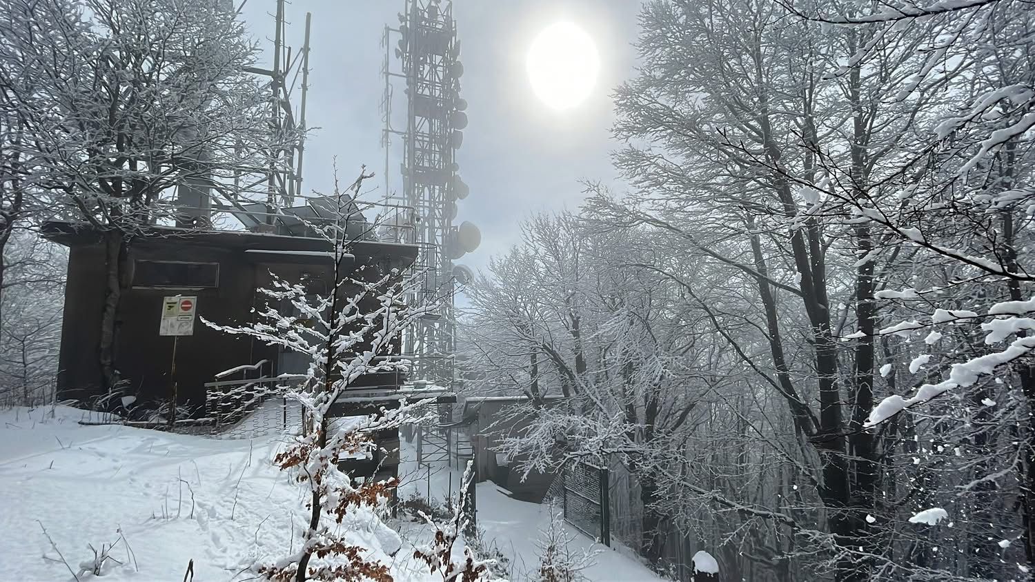 Montevergine imbiancata: fino a 20 centimetri di neve a 1480 metri