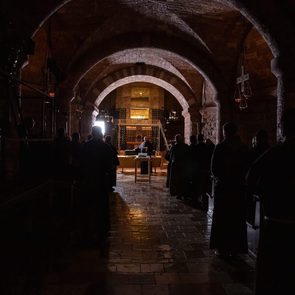 ASSISI – Ostensione di San Francesco, al via oggi l’accesso dei fedeli: migliaia di pellegrini attesi