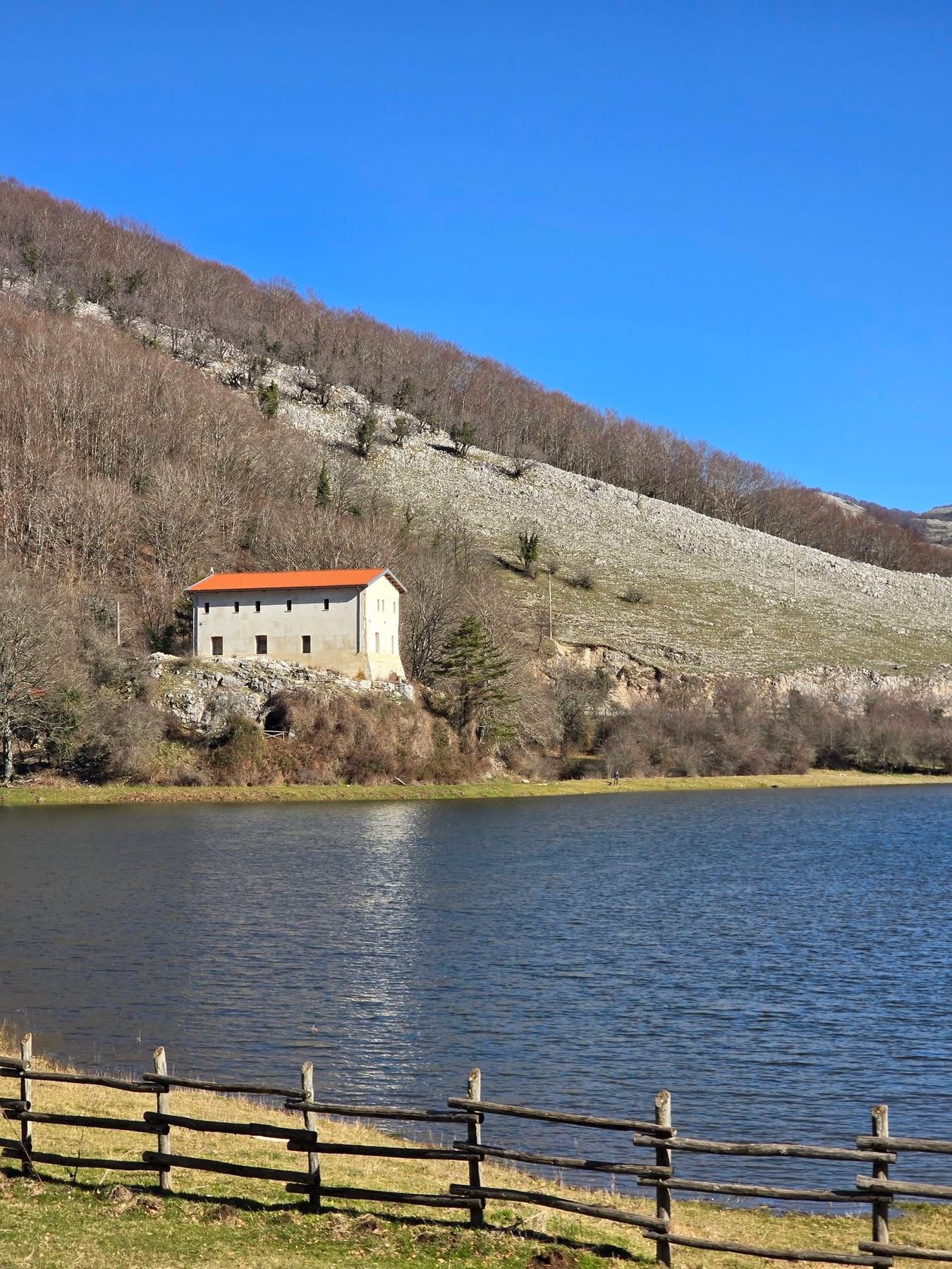 Laceno, torna il sole: cielo sereno e freddo, ancora tracce di neve in quota