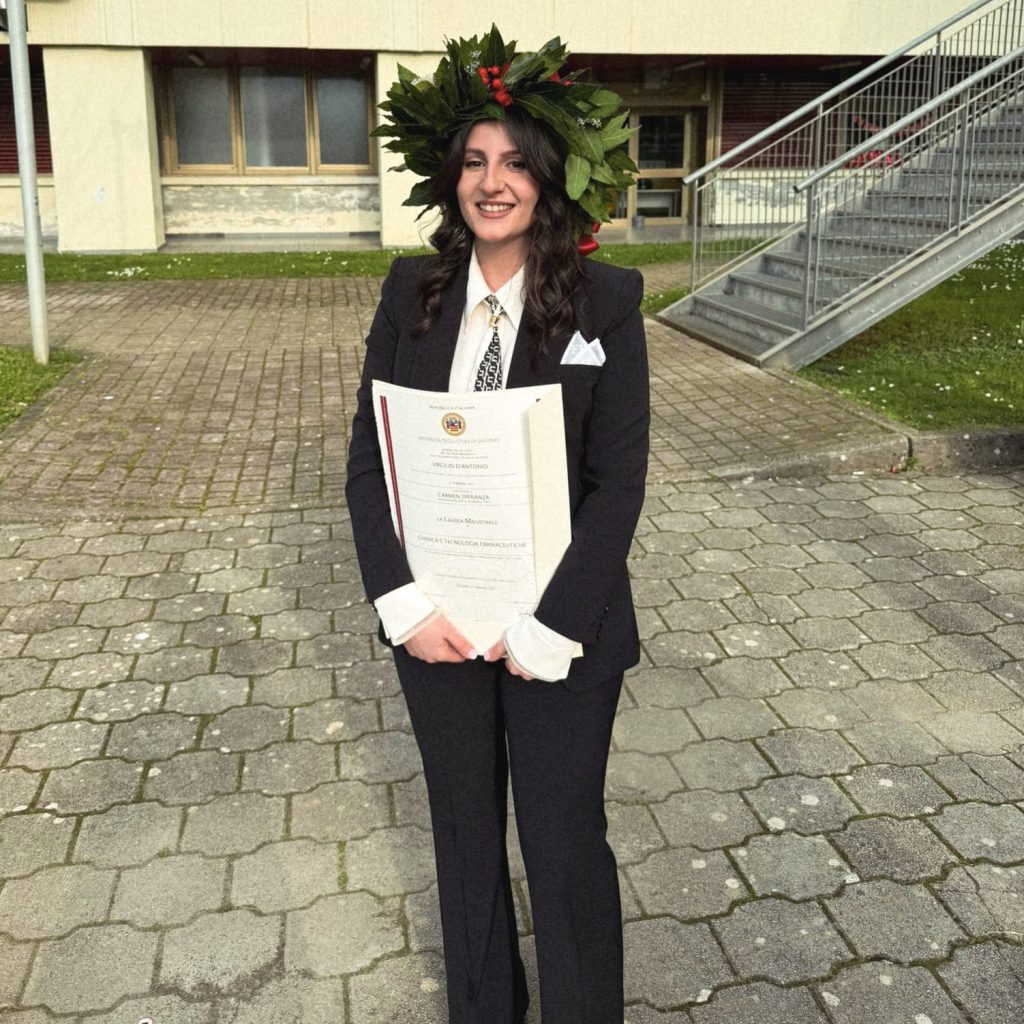 GROTTOLELLA. Laurea Carmen Speranza Tanti auguri a Carmen che oggi presso lUniversita di Fisciano si  laureata in Ctf chimica e tecnologie farmaceutiche