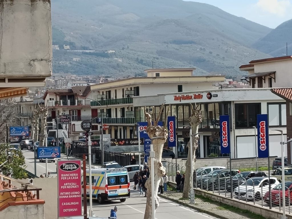 Sperone, anziana investita sulla statale 7bis: soccorsa e trasportata per accertamenti