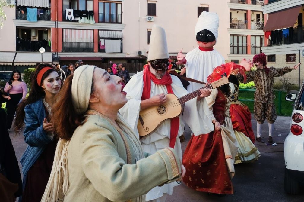 Comunalia, il Carnevale invade il cuore di Caserta. Parata teatrale itinerante e spettacolo martedì 17 febbraio. Domenica 22 “Carnevale al Borgo” a Casertavecchia Comunalia, il Carnevale invade il cuore di Caserta. Parata teatrale itinerante e spettacolo martedì 17 febbraio. Domenica 22 “Carnevale al Borgo” a Casertavecchia
