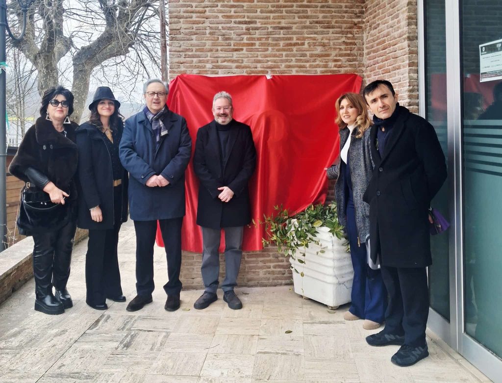 Grottolella diventa Comunità Cardioprotetta: installato il primo defibrillatore pubblico in Piazza Municipio