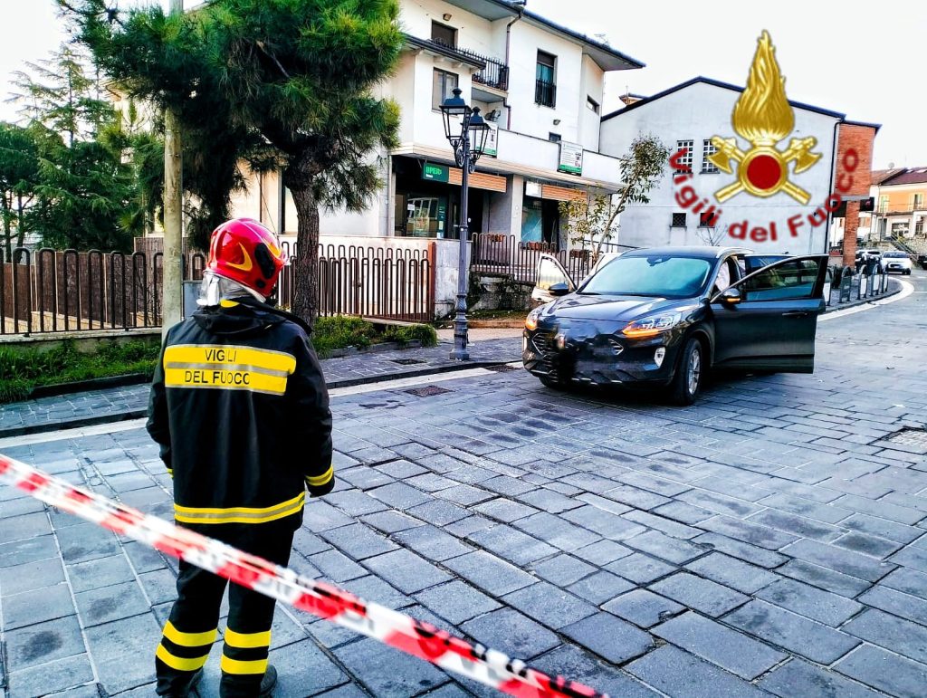 Vigili del Fuoco di Avellino: intervento a Vallata per esplosione presso sportello bancomat.