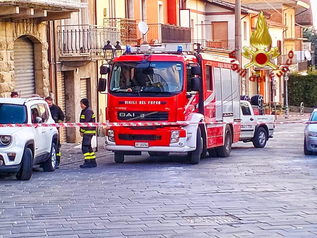 Vigili del Fuoco di Avellino: intervento a Vallata per esplosione presso sportello bancomat.