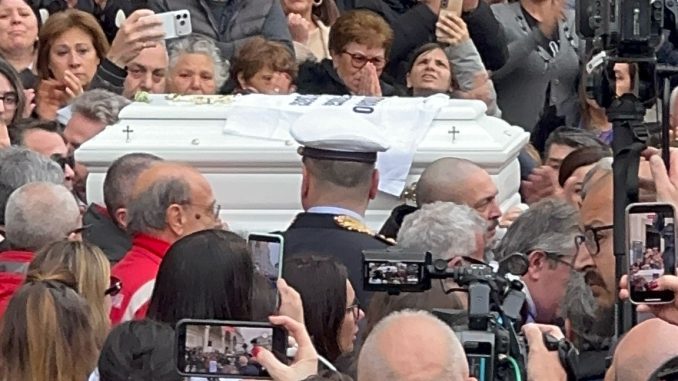 8ea9ff07-7867-4701-9764-b41e52cc031e