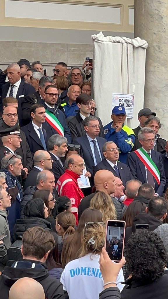 Nola, commozione e richiesta di giustizia ai funerali del piccolo Domenico Caliendo. Foto Nola, commozione e richiesta di giustizia ai funerali del piccolo Domenico Caliendo. Foto