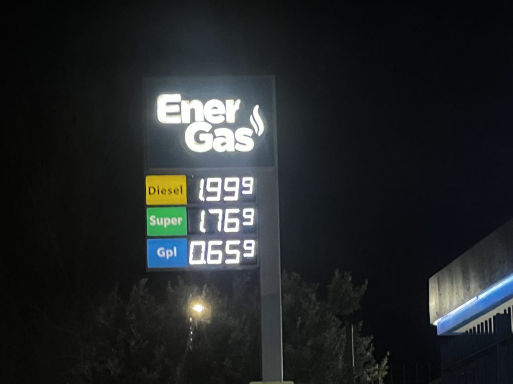 Carburanti, prezzi in aumento nel Baianese: diesel vicino ai 2 euro al litro