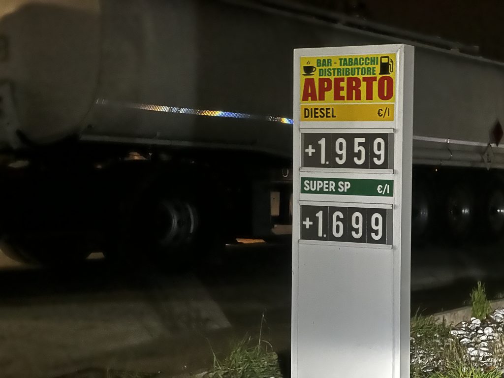 Carburanti, prezzi in aumento nel Baianese: diesel vicino ai 2 euro al litro