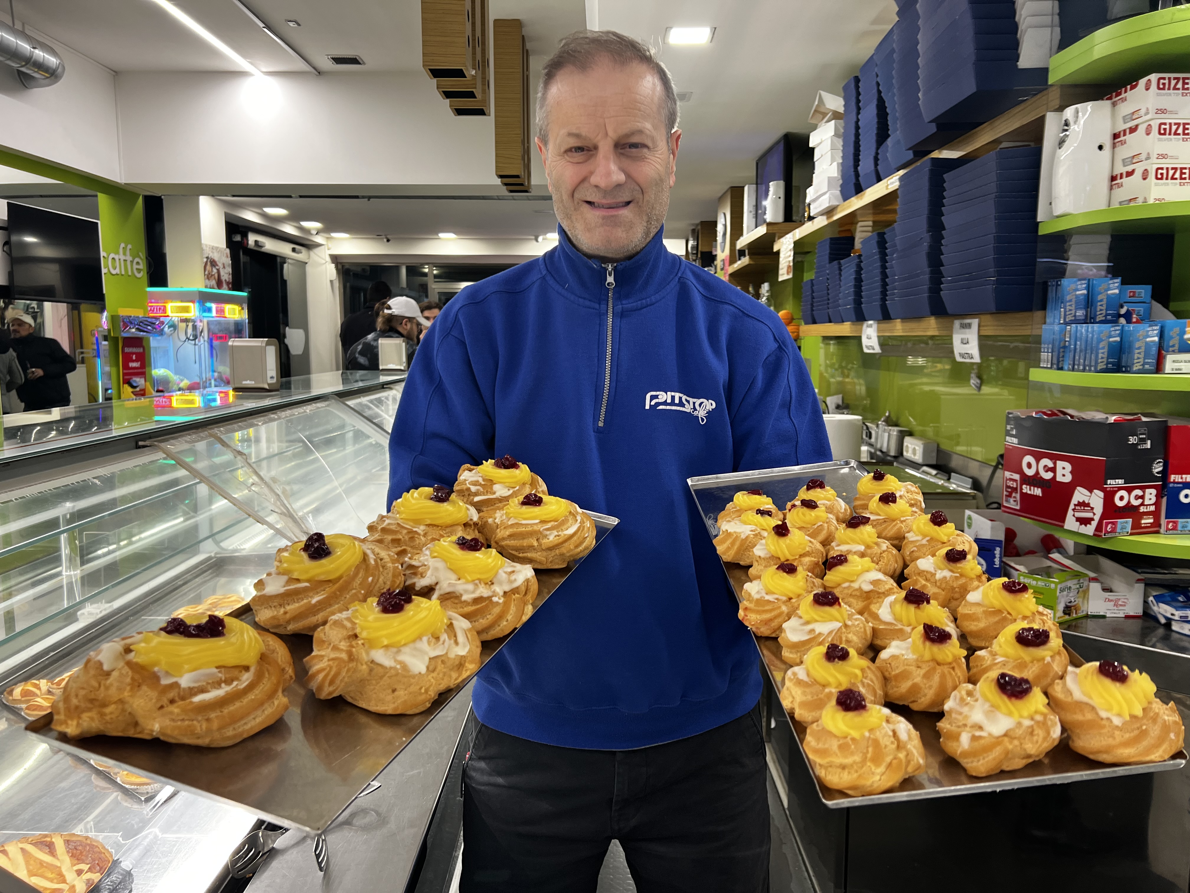 Zeppole di San Giuseppe al Pitstop Caffè di Avella: tradizione e gusto per la Festa del Papà Zeppole di San Giuseppe al Pitstop Caffè di Avella: tradizione e gusto per la Festa del Papà