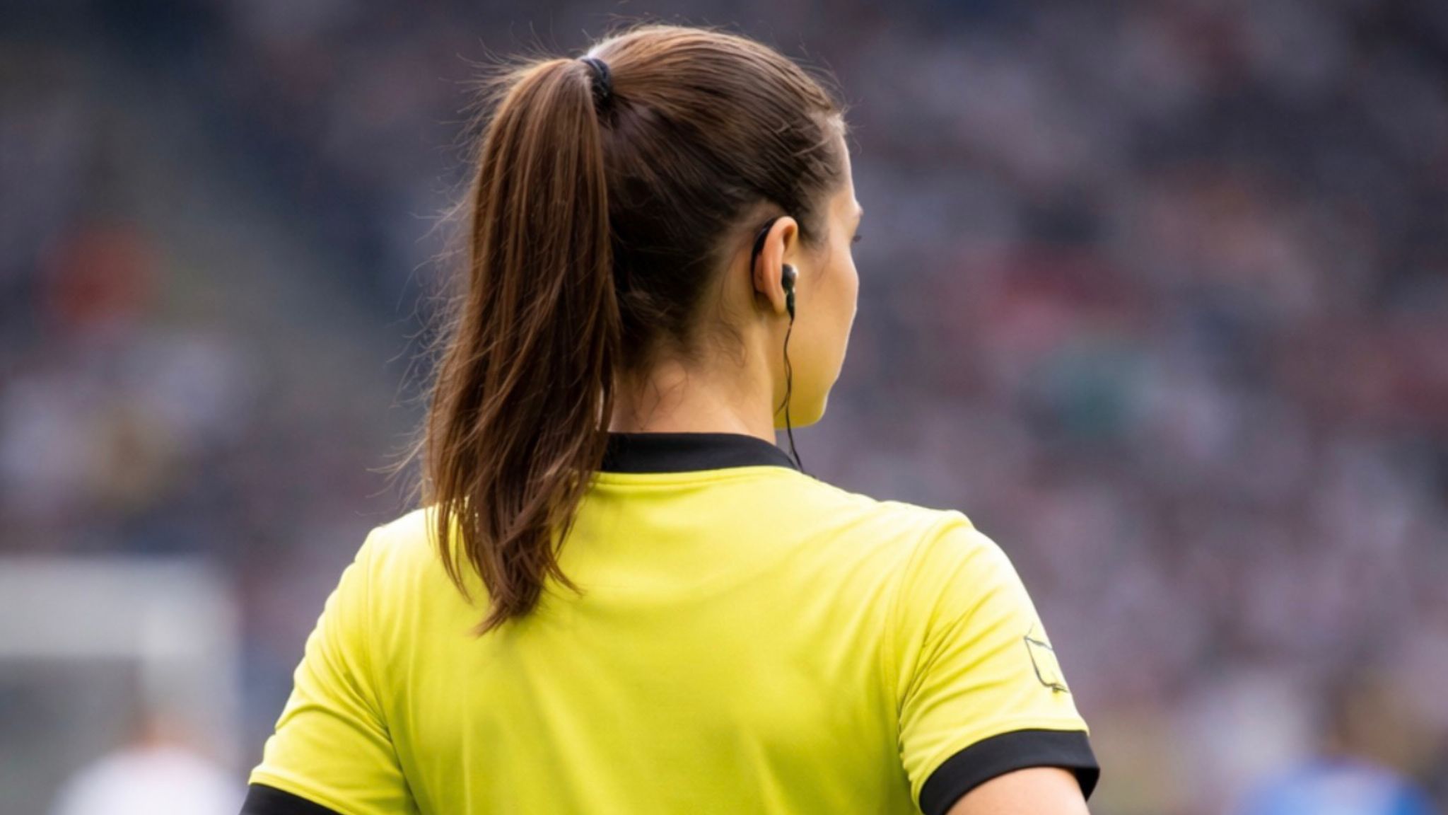 Arbitra di 17 anni aggredita in campo: schiaffi e pugni da un dirigente ...