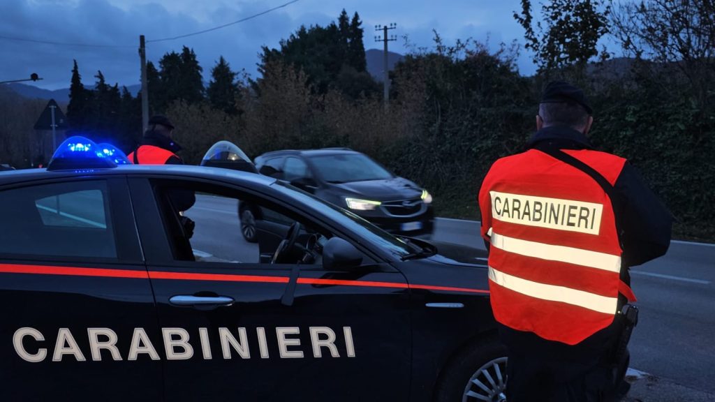 VALLE DELL’IRNO E VALLE DEL SABATO (AV) – CARABINIERI INTENSIFICANO I CONTROLLI CONTRO FURTI E DROGA, CON L’AUSILIO DI UNITÀ SPECIALI