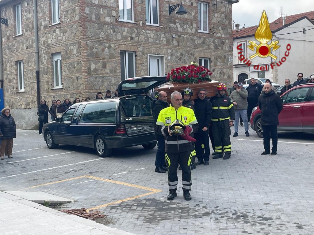 Vigili del Fuoco in lutto: ultimo saluto al Vigile Coordinatore Vito Zelano.