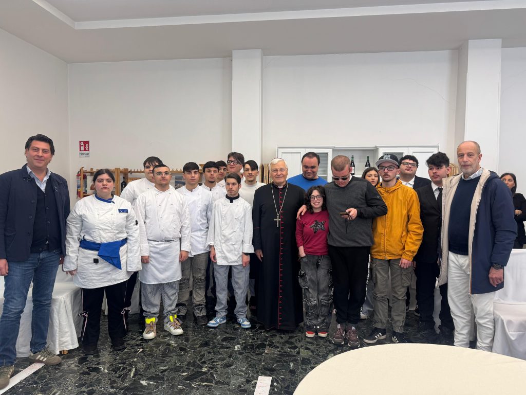 Nola – Il Vescovo Francesco Marino incontra gli studenti dell’Istituto “G. Galilei” per una riflessione sulla Quaresima