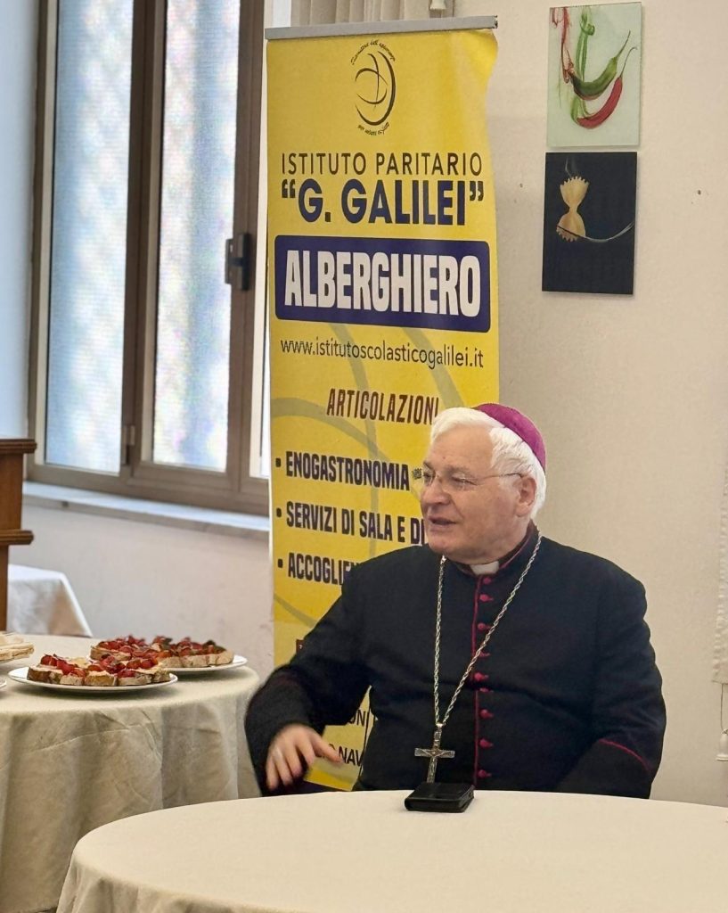 Nola – Il Vescovo Francesco Marino incontra gli studenti dell’Istituto “G. Galilei” per una riflessione sulla Quaresima