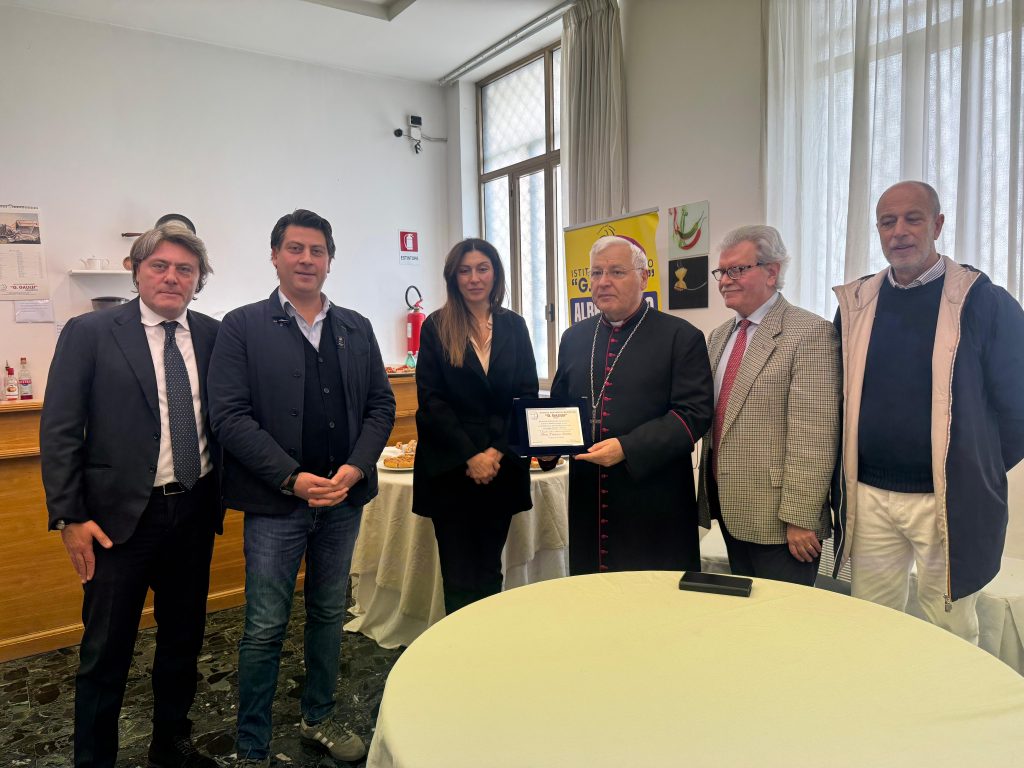 Nola – Il Vescovo Francesco Marino incontra gli studenti dell’Istituto “G. Galilei” per una riflessione sulla Quaresima