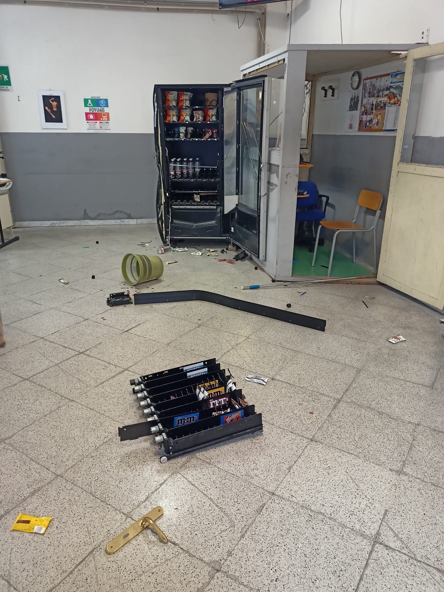 Maxi furto all’Iti “Enrico Medi” di San Giorgio a Cremano: spariti centinaia di computer e tablet