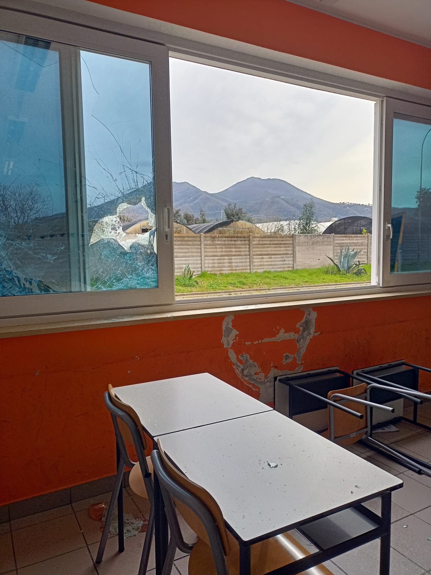 Maxi furto all’Iti “Enrico Medi” di San Giorgio a Cremano: spariti centinaia di computer e tablet