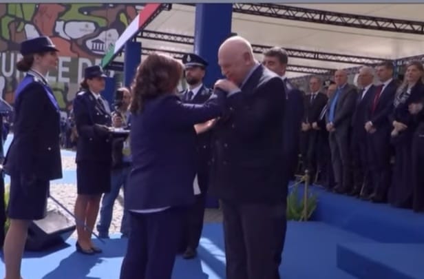 Napoli, medaglia al valore alla memoria di Michele Gaglione: il ricordo e la dignità della famiglia avellana in Piazza del Plebiscito