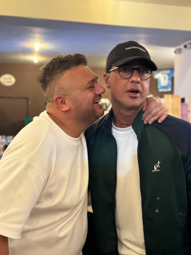 Monteforte Irpino, Fabrizio Corona a sorpresa da Radici: serata speciale tra fan e curiosità