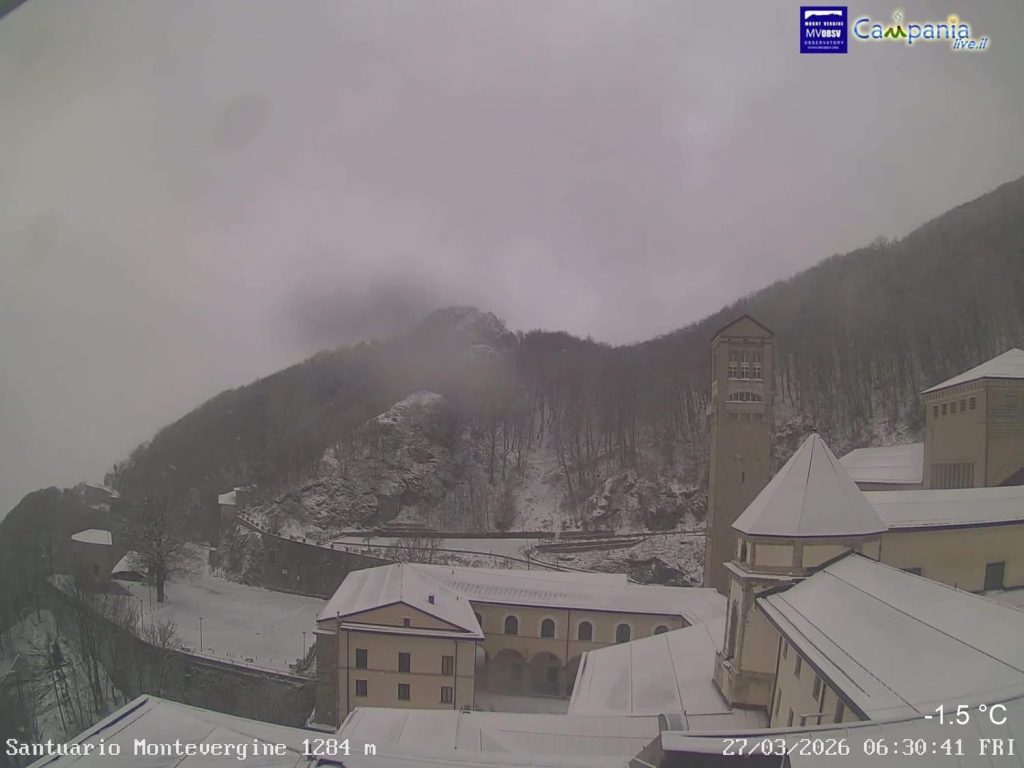 Irpinia, torna la neve a fine marzo: fiocchi su Montevergine e Laceno