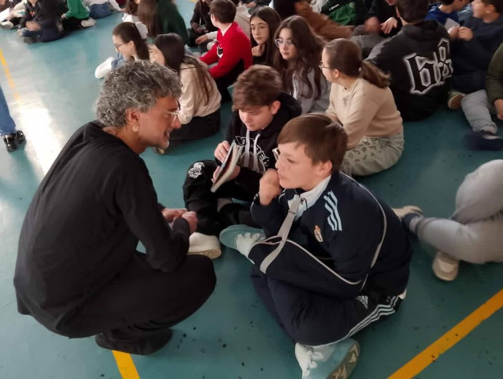 Mugnano del Cardinale, incontro speciale all’I.C. “Alessandro Manzoni” con lo scrittore Attilio Facchini Mugnano del Cardinale, incontro speciale all’I.C. “Alessandro Manzoni” con lo scrittore Attilio Facchini