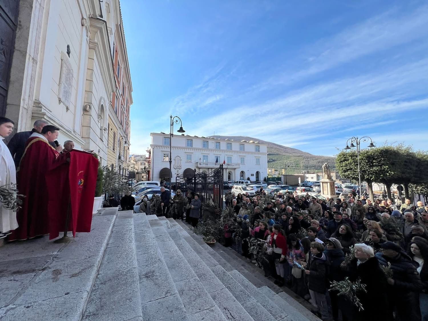 Mugnano del Cardinale, grande partecipazione alla benedizione delle palme: don Giuseppe Autorino guida la comunità