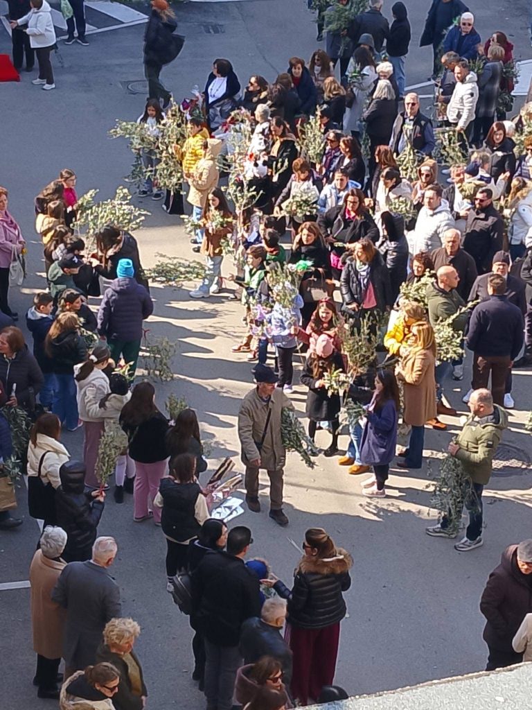 Sperone, partecipazione e devozione per la Benedizione delle Palme in Largo Massaro con don Reinaldo