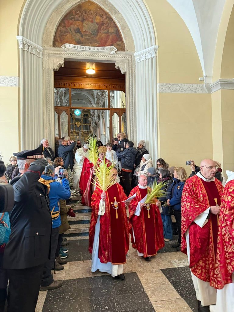 Montevergine riapre ai fedeli nella Domenica delle Palme: l’abate Guariglia, “Siate costruttori di vita”