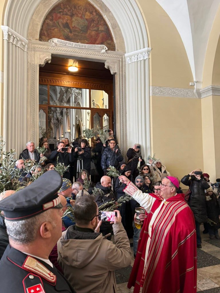 Montevergine riapre ai fedeli nella Domenica delle Palme: l’abate Guariglia, “Siate costruttori di vita”