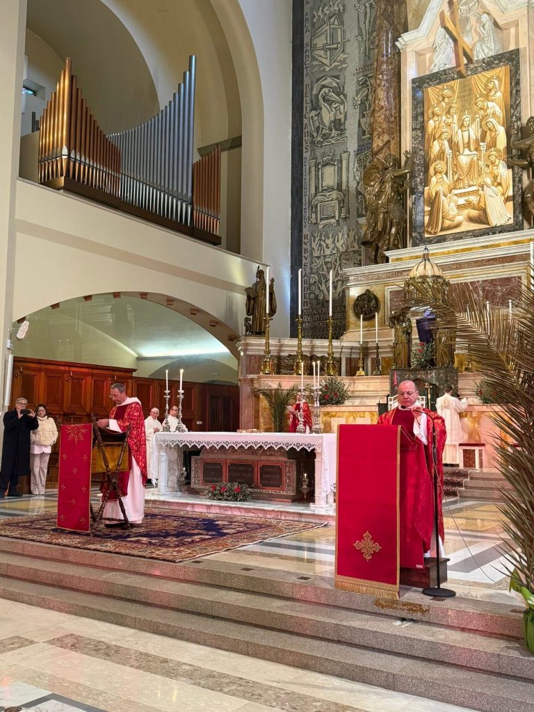 Montevergine riapre ai fedeli nella Domenica delle Palme: l’abate Guariglia, “Siate costruttori di vita”