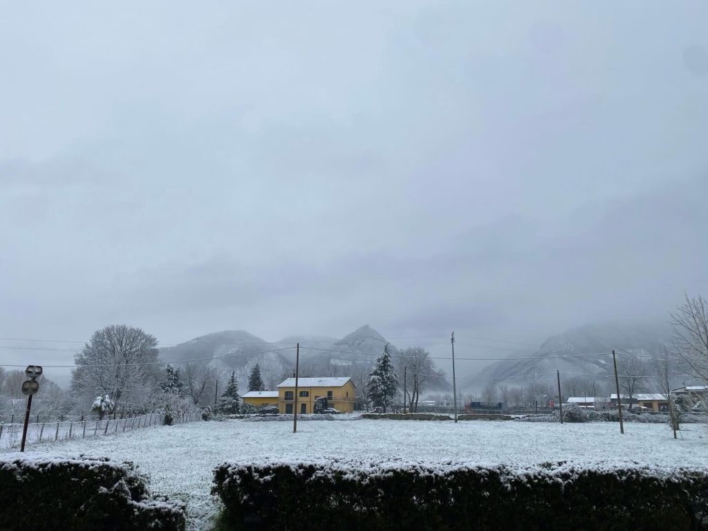 Irpinia imbiancata, paesaggi incantati dopo la neve: scenari da cartolina (foto)
