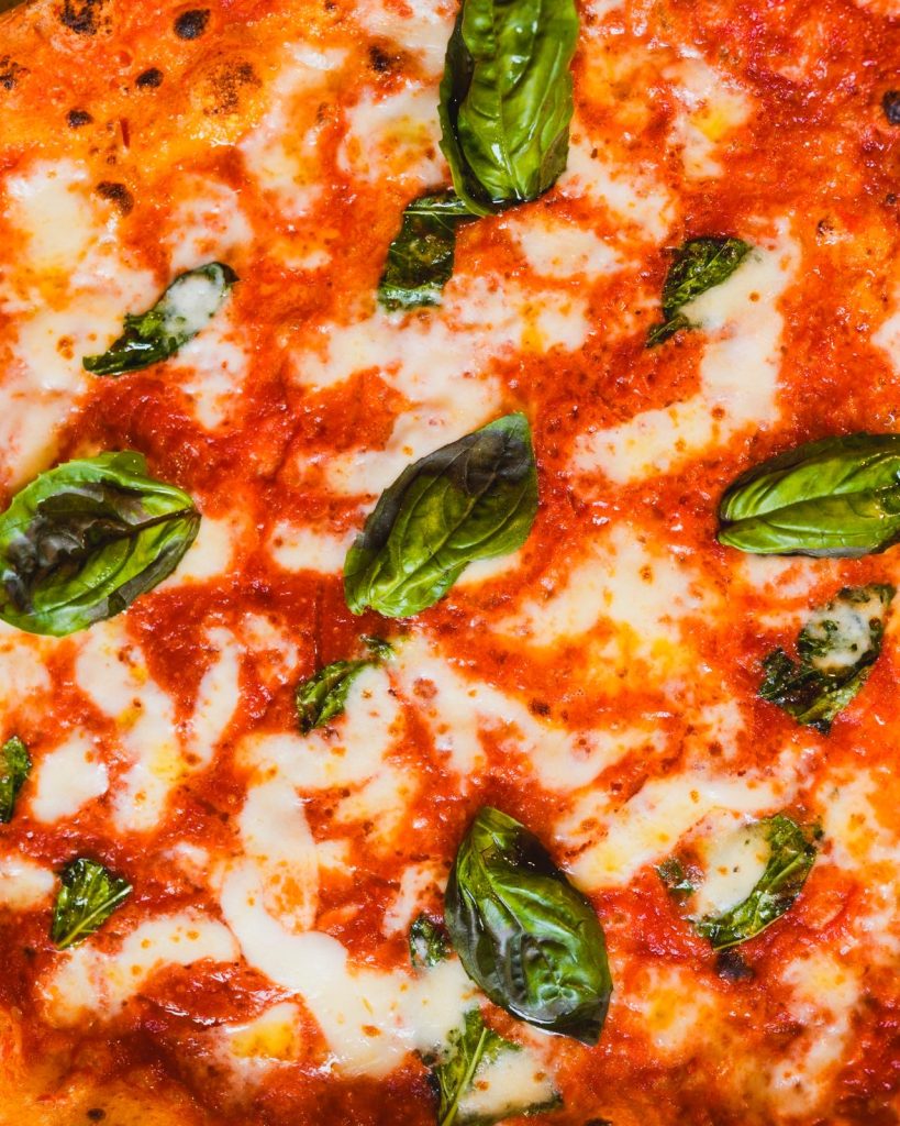 Nasce “Meravigliosa”: a Mugnano del Cardinale arriva la vera pizza napoletana a ruota di carro