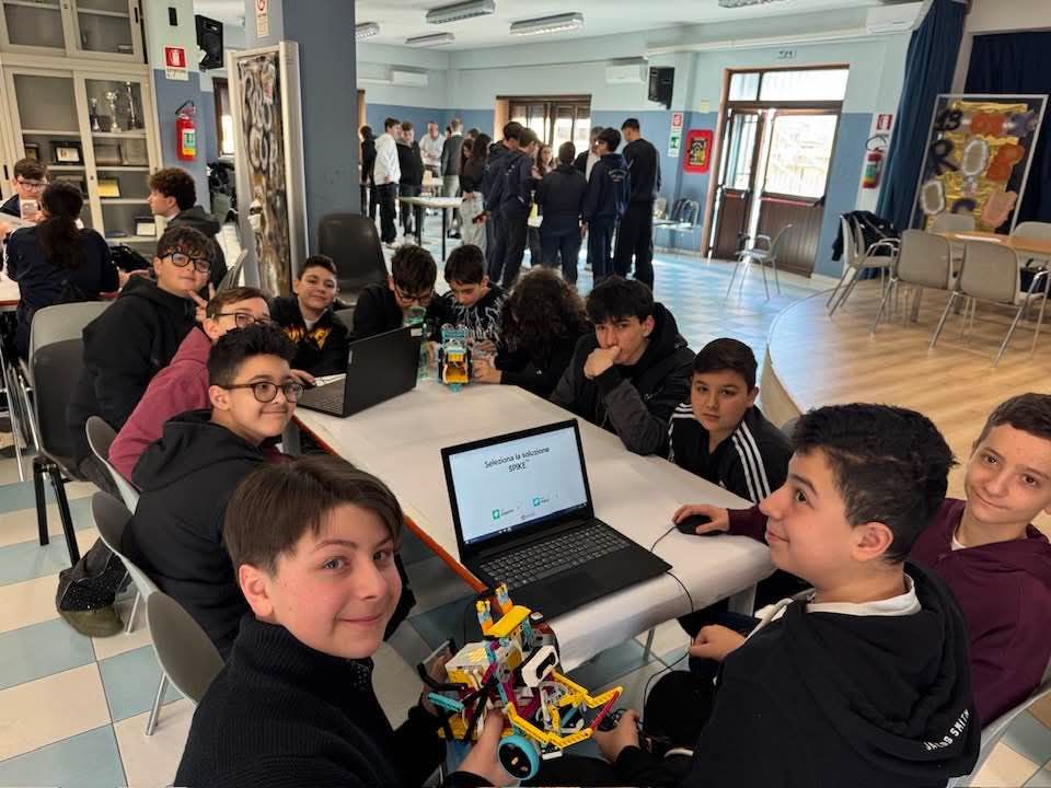 MONTEFORTE. RoboCup Campania 2026, studenti protagonisti all’IC Aurigemma tra robot e sfide tecnologiche