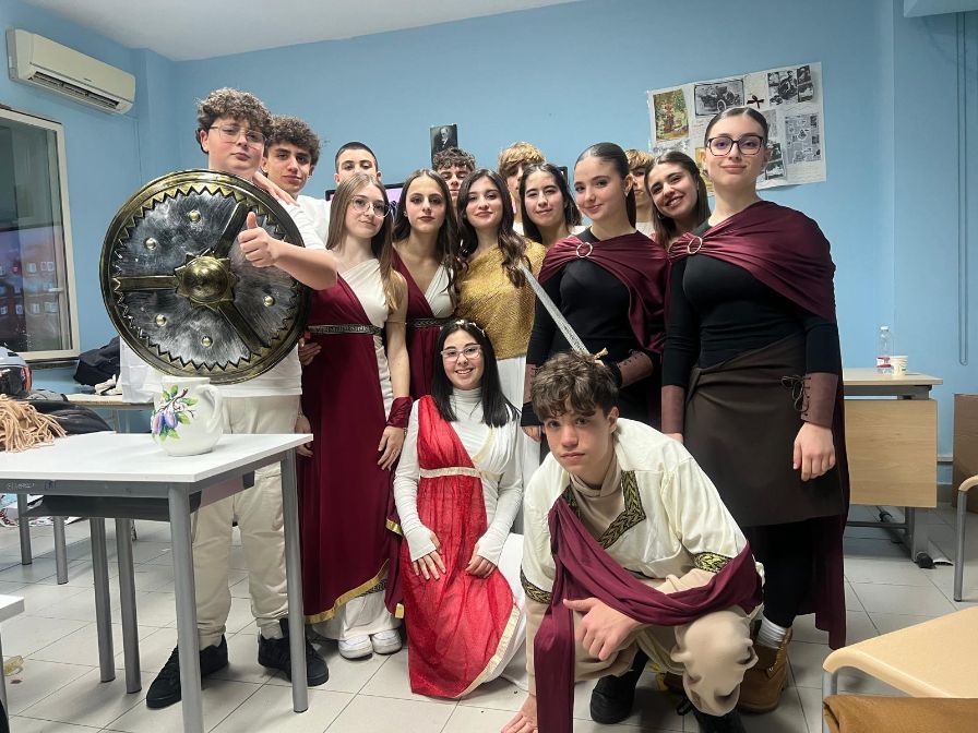 NOTTE NAZIONALE DEL LICEO CLASSICO: A ISCHIA UNA SERATA DI CULTURA, EMOZIONI E MEMORIA NOTTE NAZIONALE DEL LICEO CLASSICO: A ISCHIA UNA SERATA DI CULTURA, EMOZIONI E MEMORIA
