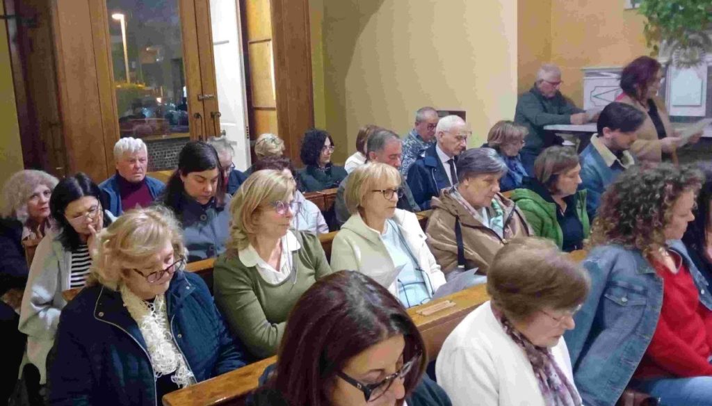 Brusciano, veglia per la pace nella Cappella dell’Adorazione: comunità unita nel segno dello “Shalom” Brusciano, veglia per la pace nella Cappella dell’Adorazione: comunità unita nel segno dello “Shalom”