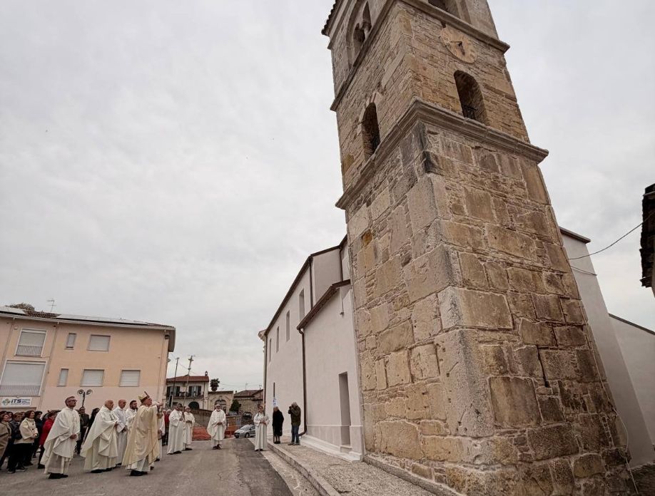 GROTTAMINARDA. RIAPERTA AL CULTO LA CHIESA DI SAN MICHELE CON IL SUO ANTICHISSIMO CAMPANILE GROTTAMINARDA. RIAPERTA AL CULTO LA CHIESA DI SAN MICHELE CON IL SUO ANTICHISSIMO CAMPANILE