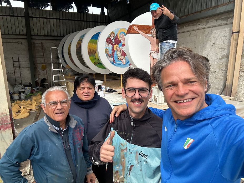 CICCIANO. “I Baci sul Pane”: il Carro degli Artigiani 2026 tra tradizione, spiritualità e denuncia sociale CICCIANO. “I Baci sul Pane”: il Carro degli Artigiani 2026 tra tradizione, spiritualità e denuncia sociale