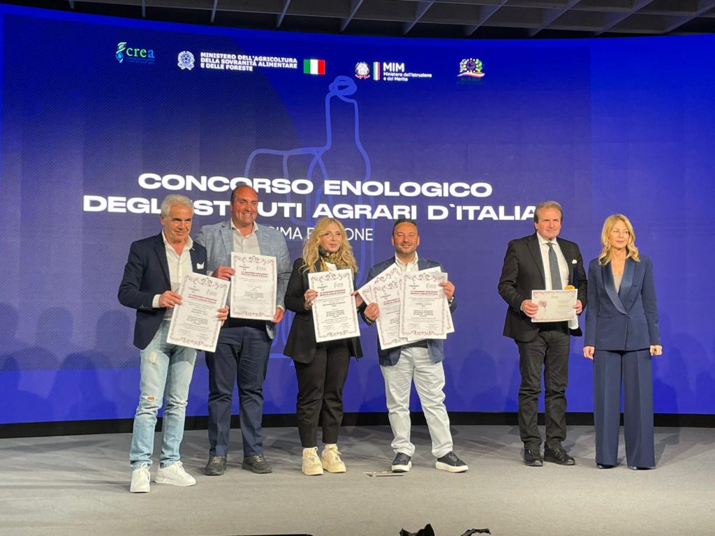 Vinitaly 2026, trionfo per l’Istituto Agrario “De Sanctis” di Avellino: primo premio con il Taurasi